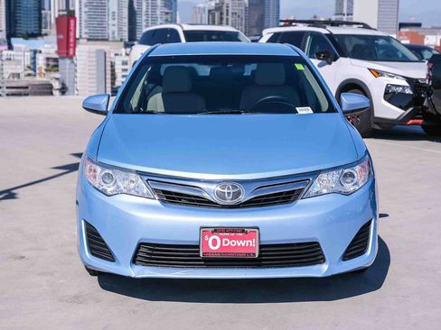 Used 2013 Toyota Camry LE FWD image 2