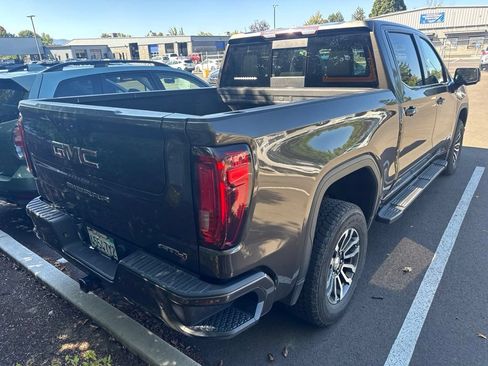 Used 2020 GMC Sierra 1500 AT4 w/ AT4 Premium Package AWD/4WD image 3