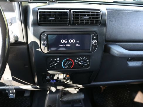 Used 2004 Jeep Wrangler Rubicon w/ Dual Top Group AWD/4WD image 22