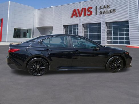 Used 2025 Toyota Camry SE image 7