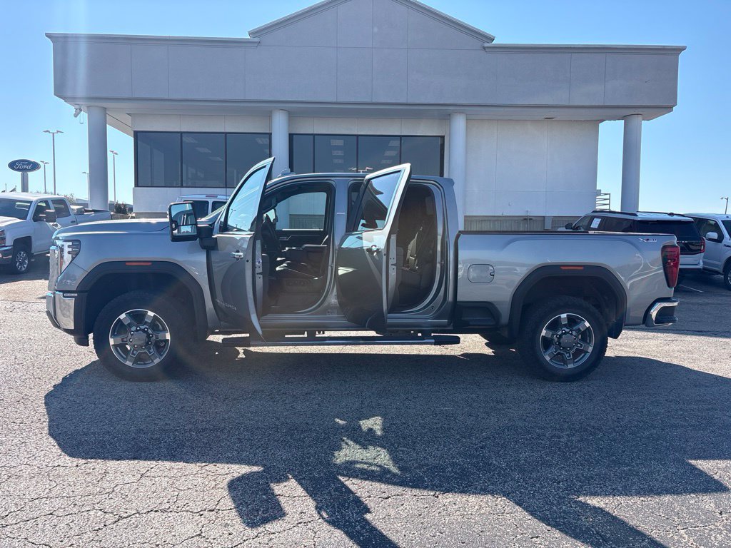 Used 2025 GMC Sierra 2500 SLT AWD/4WD image 4