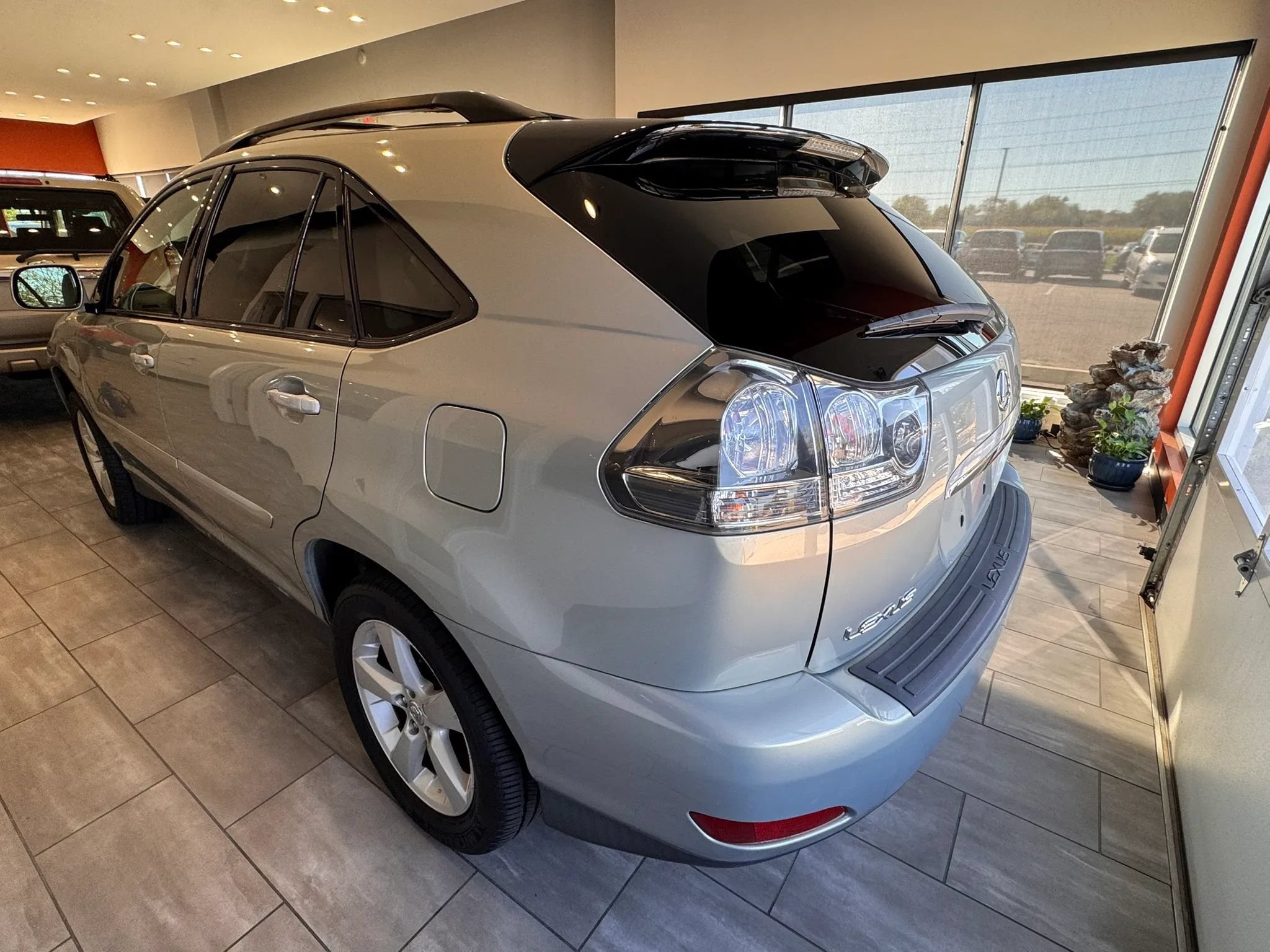 Used 2004 Lexus RX 330 w/ Premium Plus Pkg FWD image 14