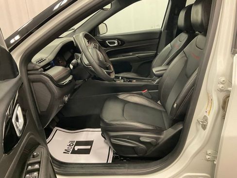 Used 2024 Jeep Compass Trailhawk image 6