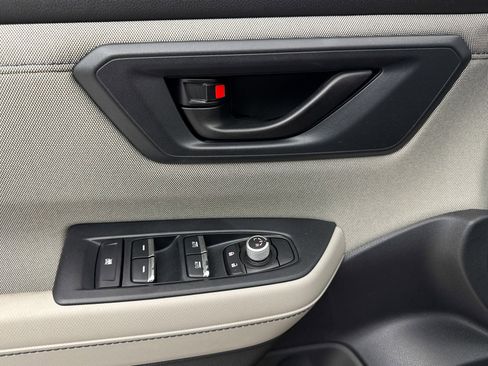 Used 2025 Subaru Forester Premium image 31