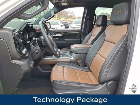 Used 2025 Chevrolet Silverado 1500 High Country w/ Technology Package AWD/4WD image 2