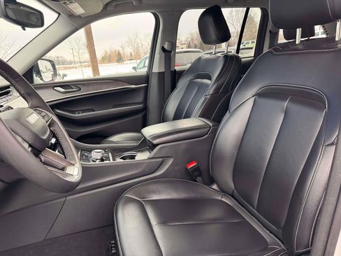 Used 2024 Jeep Grand Cherokee Limited image 12