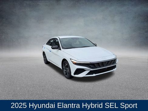 Used 2025 Hyundai Elantra SEL image 3