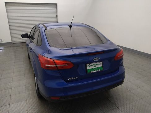 Used 2018 Ford Focus SE FWD image 6
