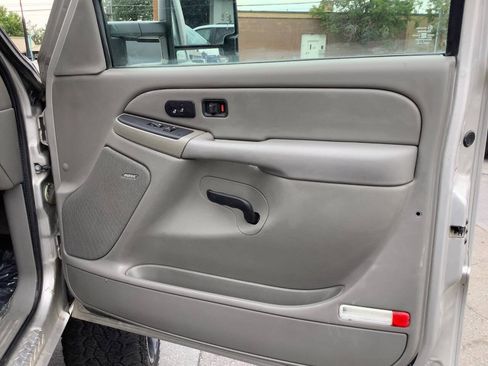 Used 2006 GMC Sierra 2500 SLE w/ Onstar Plus Package AWD/4WD image 46