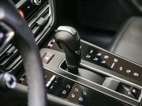 Certified 2026 Porsche Macan AWD/4WD image 24