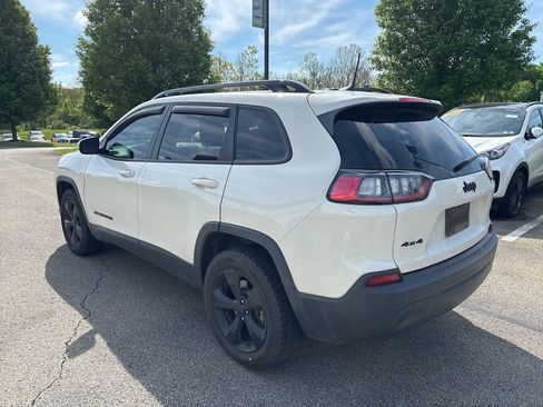 Used 2019 Jeep Cherokee Latitude Plus AWD/4WD image 5