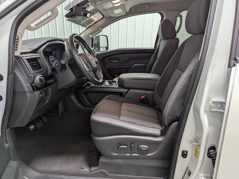 Used 2024 Nissan Titan SV w/ SV Convenience Package image 12