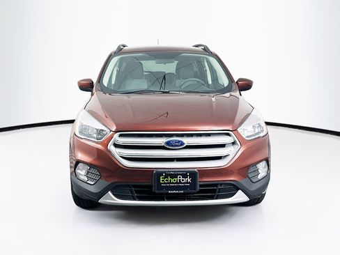 Used 2018 Ford Escape SE FWD image 2