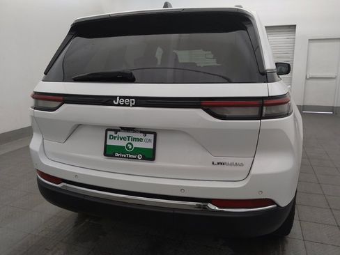 Used 2023 Jeep Grand Cherokee Laredo w/ Luxury Tech Group I RWD image 7