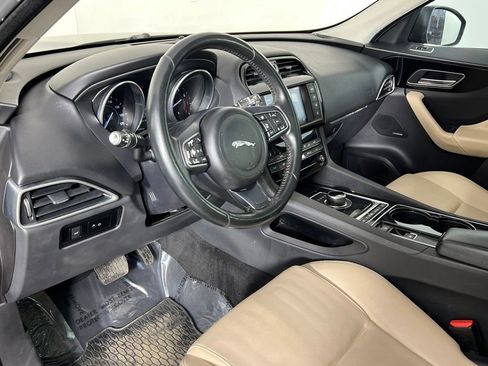 Used 2017 Jaguar F-PACE Premium image 29