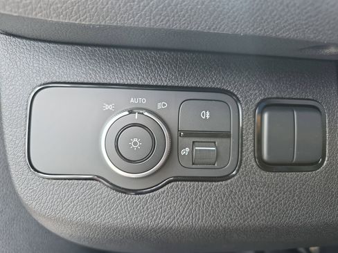 Used 2025 Mercedes-Benz Sprinter 2500 image 21