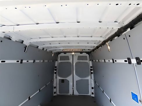 Used 2024 Mercedes-Benz Sprinter 3500 image 21