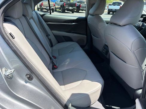 Used 2021 Toyota Camry XLE FWD image 8
