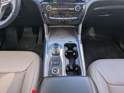 Used 2023 Ford Explorer Limited w/ Limited Technology Package AWD/4WD image 19