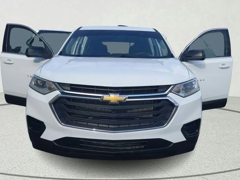 Used 2021 Chevrolet Traverse LS image 9