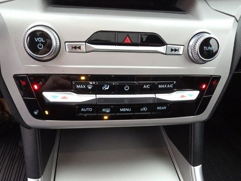 Used 2023 Ford Explorer XLT w/ Equipment Group 202A image 25