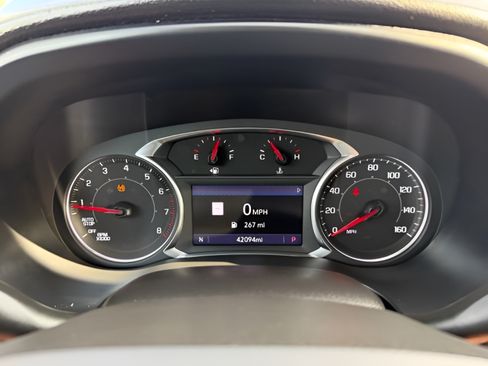 Used 2022 GMC Acadia SLT w/ Elevation Edition FWD image 15
