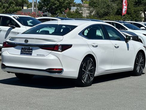 Certified 2025 Lexus ES 300h w/ Premium Package FWD image 4
