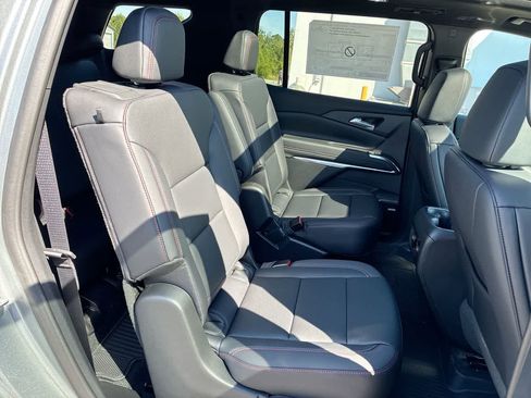 New 2026 Chevrolet Traverse Z71 w/ Enhanced Driving Package AWD/4WD image 28