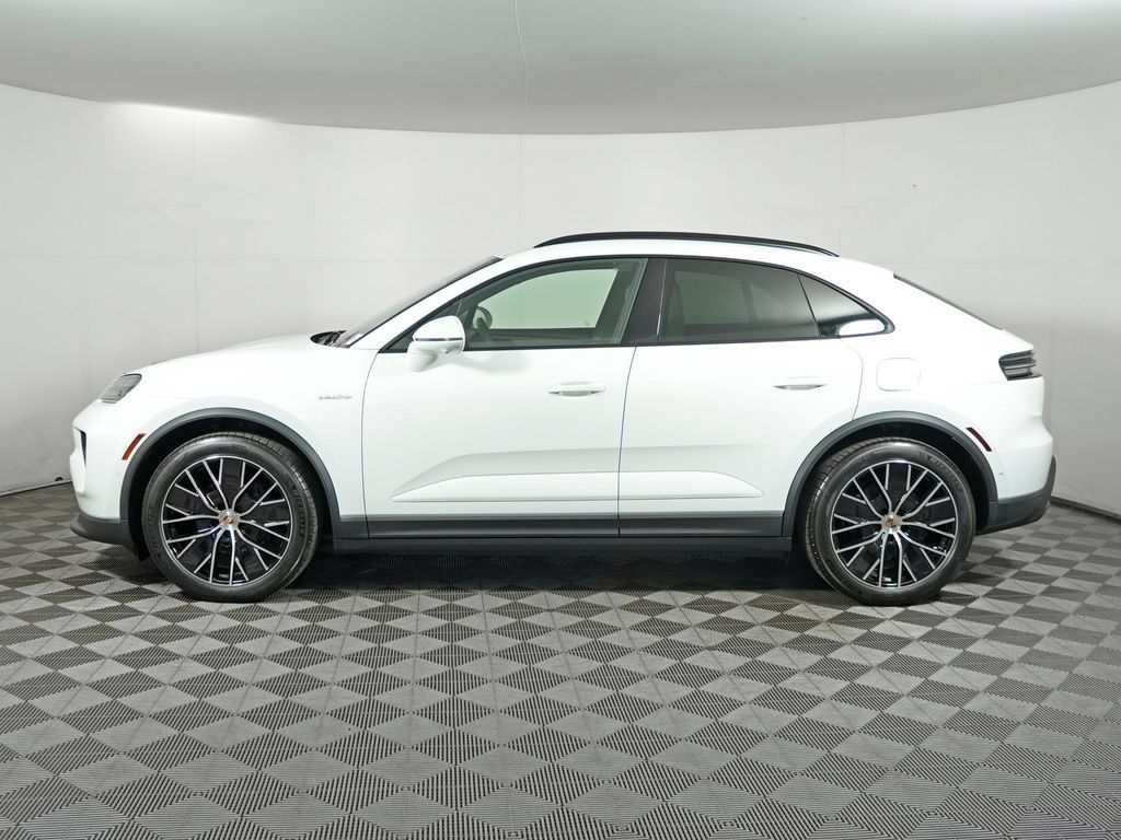 Certified 2026 Porsche Macan 4 Electric AWD/4WD image 2