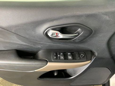 Used 2018 Jeep Cherokee Limited AWD/4WD image 28