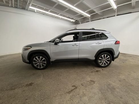 Used 2022 Toyota Corolla Cross XLE w/ Black Badges Package (TMS) image 3