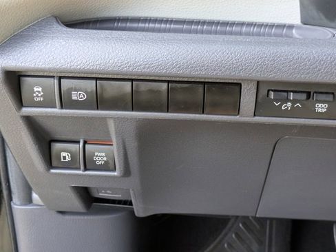 Used 2024 Toyota Sienna LE w/ LE Plus Package image 22