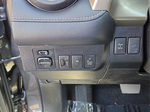 Used 2013 Toyota RAV4 Limited image 25