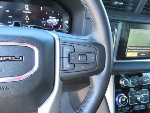 Used 2024 GMC Yukon Denali w/ Advanced Technology Package image 18