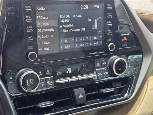 Used 2022 Toyota Highlander XLE image 8