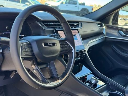 New 2025 Jeep Grand Cherokee Limited image 17