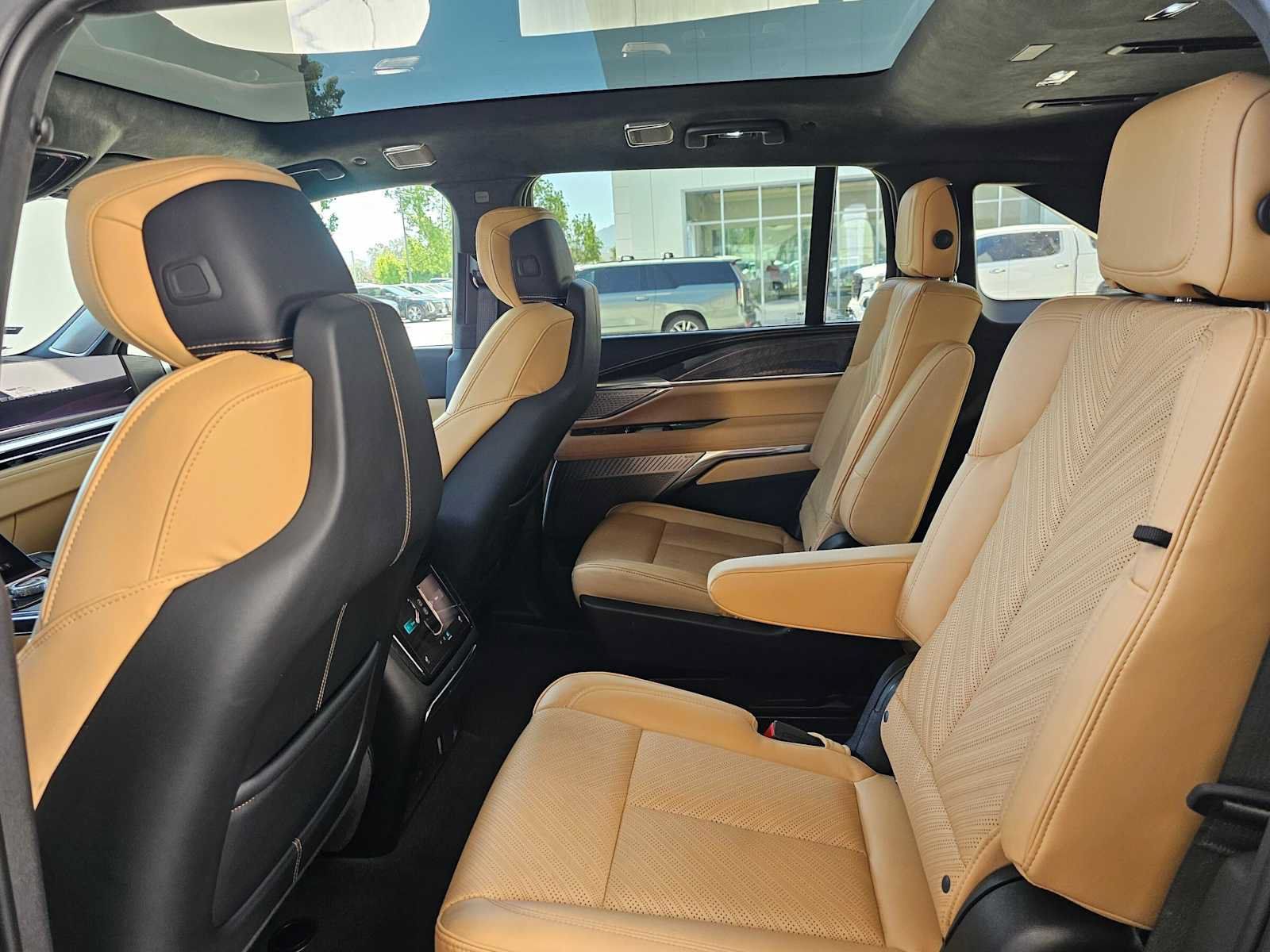 Used 2025 Cadillac Escalade IQ Luxury 2 AWD/4WD image 19
