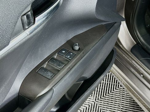 Used 2022 Toyota Camry SE FWD image 15