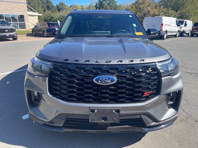 Used 2025 Ford Explorer ST w/ Sun And Sound Package AWD/4WD image 8