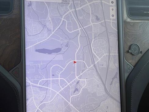 Used 2019 Tesla Model X 75D image 11