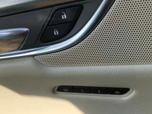 Used 2017 Cadillac XT5 Premium Luxury w/ Driver Assist Package image 9