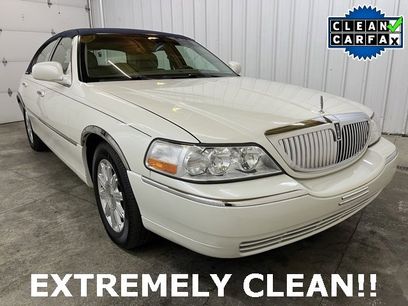 Used 2005 Lincoln Town Car Signature Limited