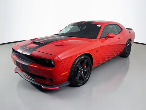 Used 2016 Dodge Challenger SRT Hellcat RWD image 4