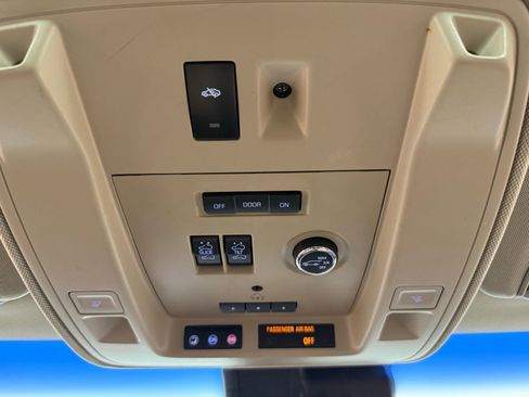 Used 2017 Cadillac Escalade Luxury image 27