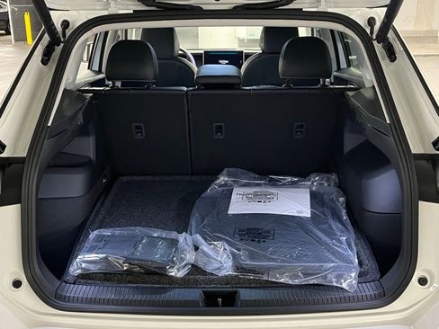 New 2026 Volkswagen Tiguan SE FWD image 37