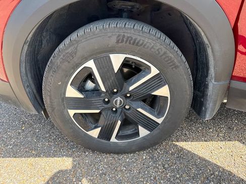 Certified 2025 Nissan Kicks SV AWD/4WD image 12