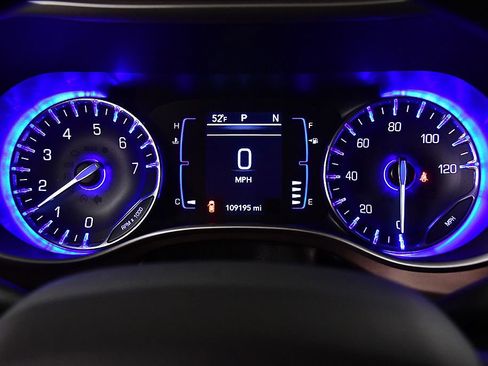 Used 2020 Chrysler Voyager Lxi FWD image 13