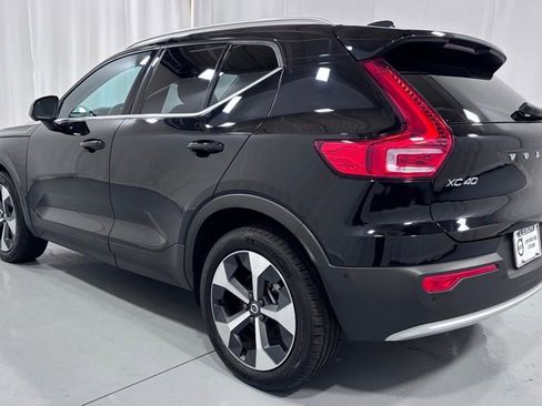 Certified 2025 Volvo XC40 B5 Plus AWD/4WD image 8