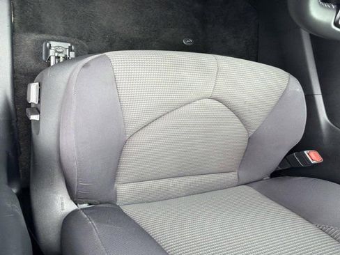 Certified 2025 Toyota Highlander LE FWD image 9