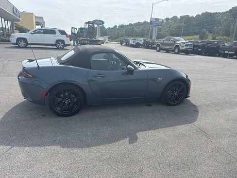 Used 2021 MAZDA MX-5 Miata Club RWD image 5